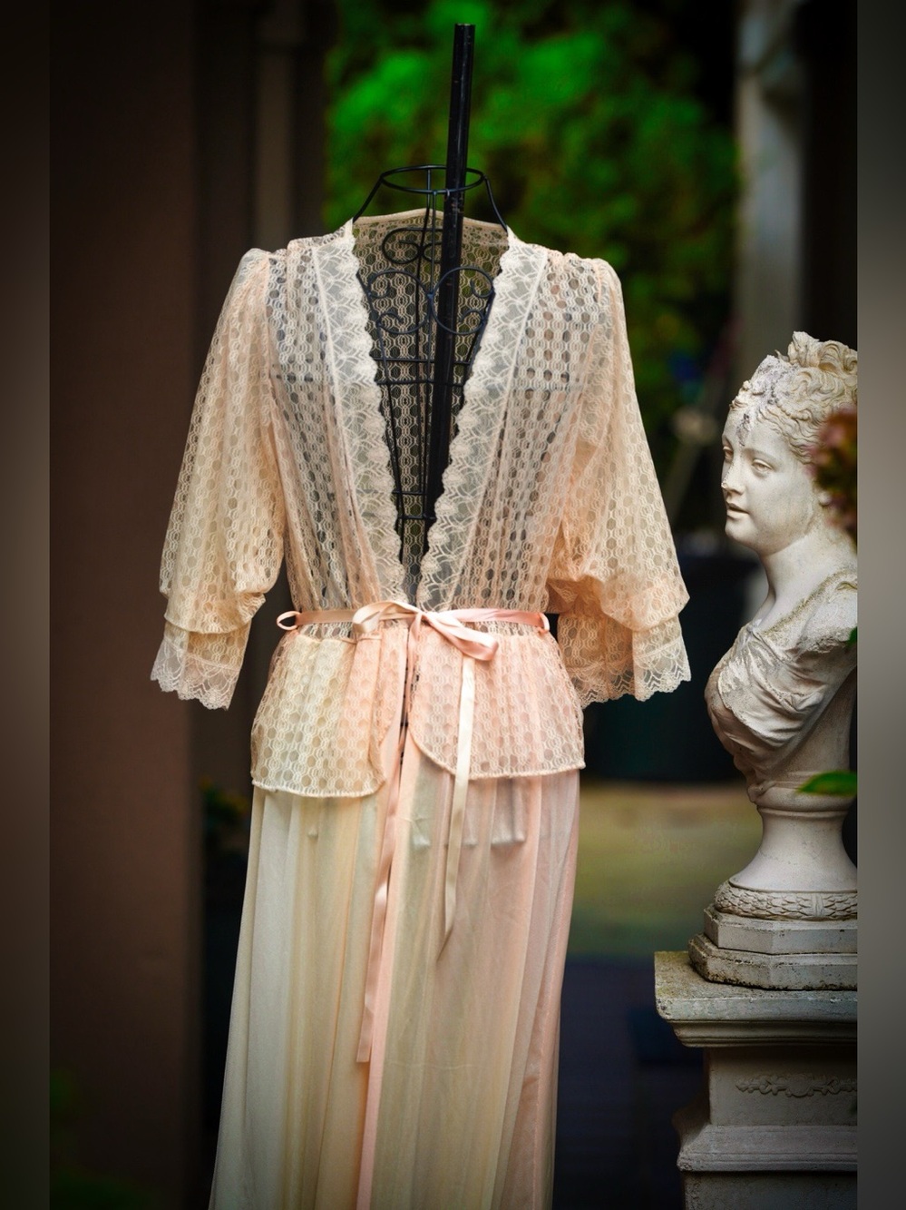 Vintage 1970s Peach Lace Duster & Slip Set | Romantic Peignoir Medium - Picture 5 of 5
